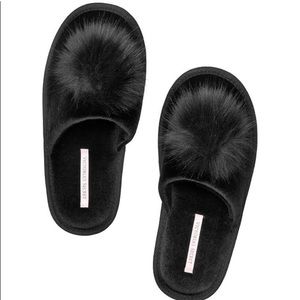 NWT Victoria’s Secret Pom Pom Slippers